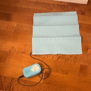 Dr. Sagie bedwetting clinics Stopee. Like new. This retails at over $200.